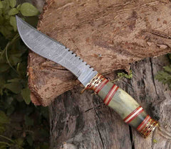 Hand-forged twist damascus steel blade of the Razor's Edge hunting knife