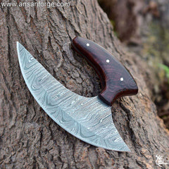 Close-Up of Razor-Sharp Damascus Ulu Knife – 60 HRC Hardness.