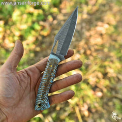 Damascus Camp Knife in Action – Razor-Sharp Outdoor Survival Tool for Camping & Hunting.