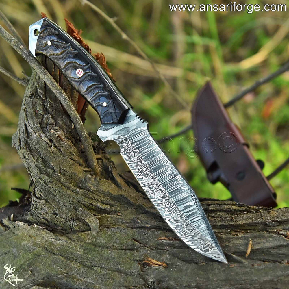 Handmade Damascus steel Deer Skinning Knife with leather sheath - Full tang hunting knife for field dressing.