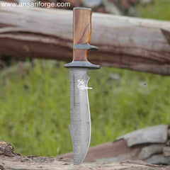 Experience the power and beauty of this hand-forged Damascus steel Best Bowie knife with full tang and leather sheath.