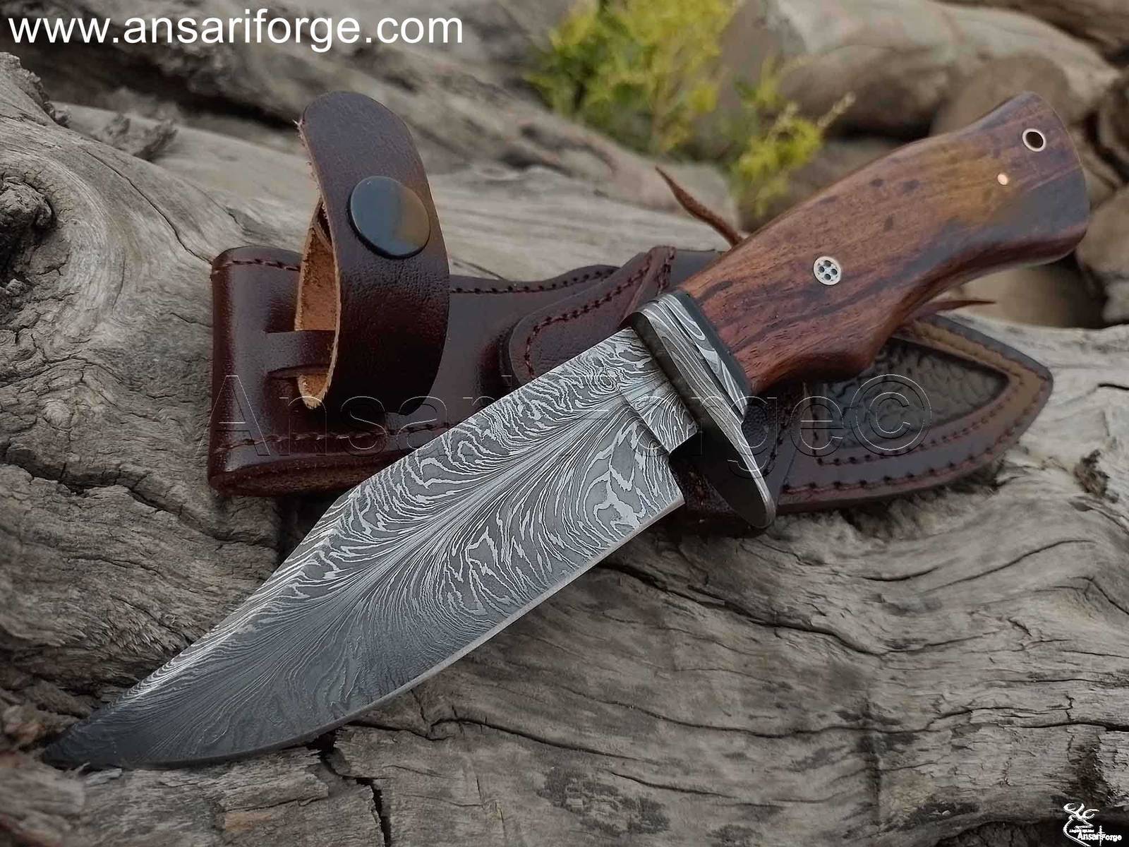 Hunting Knife With Sheath - Feather Damascus Steel Blade.