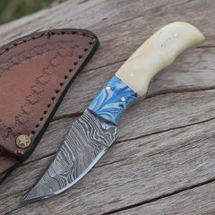 Custom handmade Damascus steel hunting knife