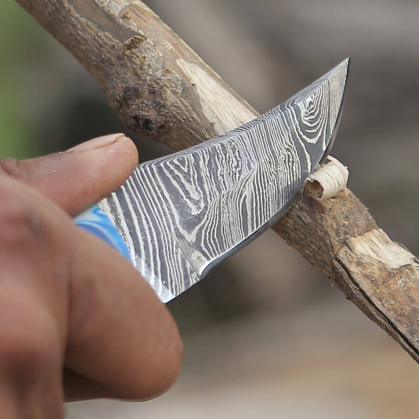 Custom handmade Damascus steel hunting knife