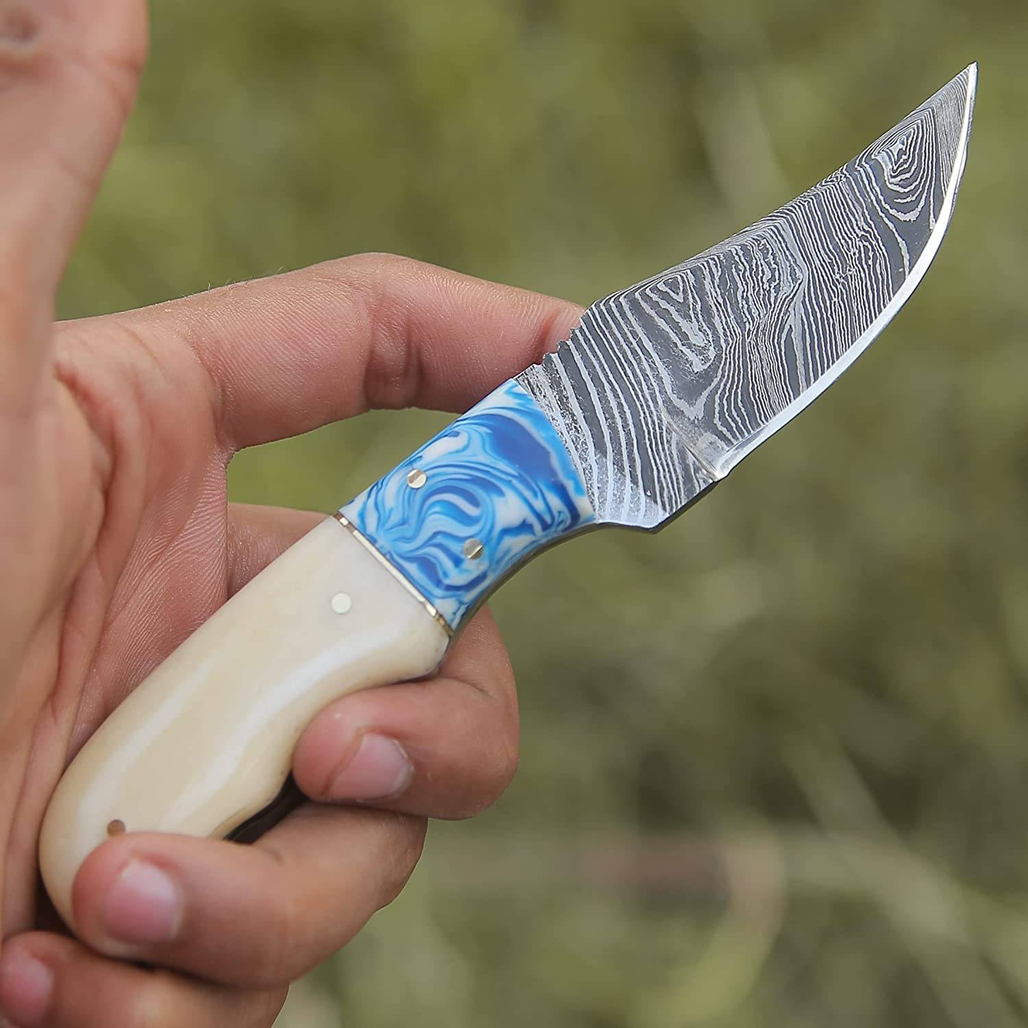 Custom handmade Damascus steel hunting knife