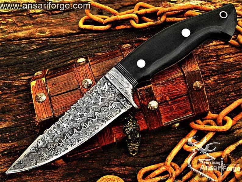 Damascus steel handmade hunting knife.