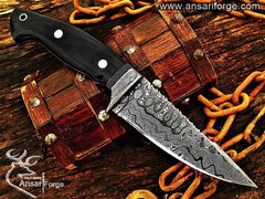 Damascus steel handmade hunting knife.