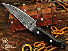 Damascus steel handmade hunting knife.