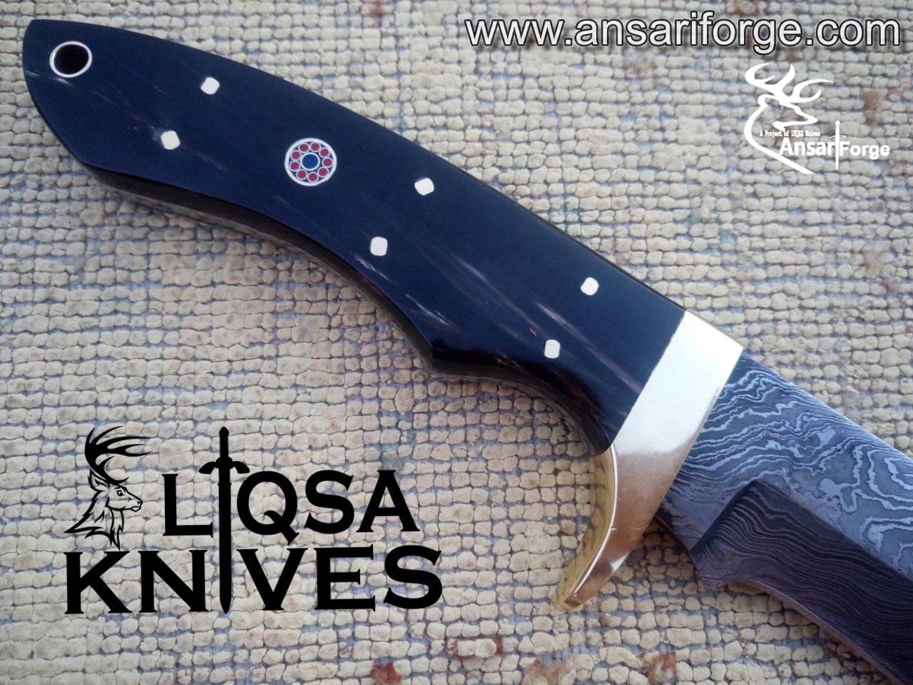 Buffalo horn handle and bronze hilt of Damascus hunting knife.
