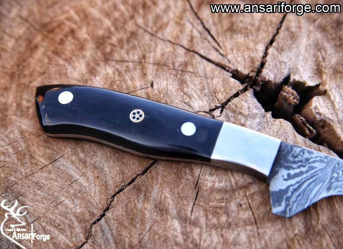 Buffalo horn handle of Damascus fillet knife.