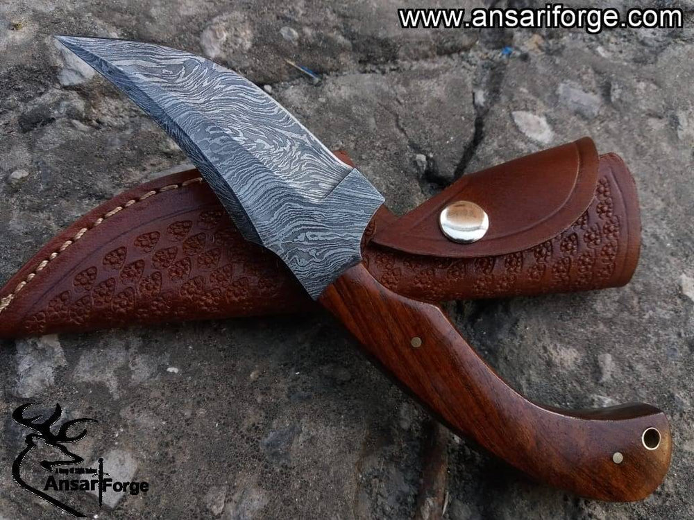 Damascus steel hunting Skinning knife.