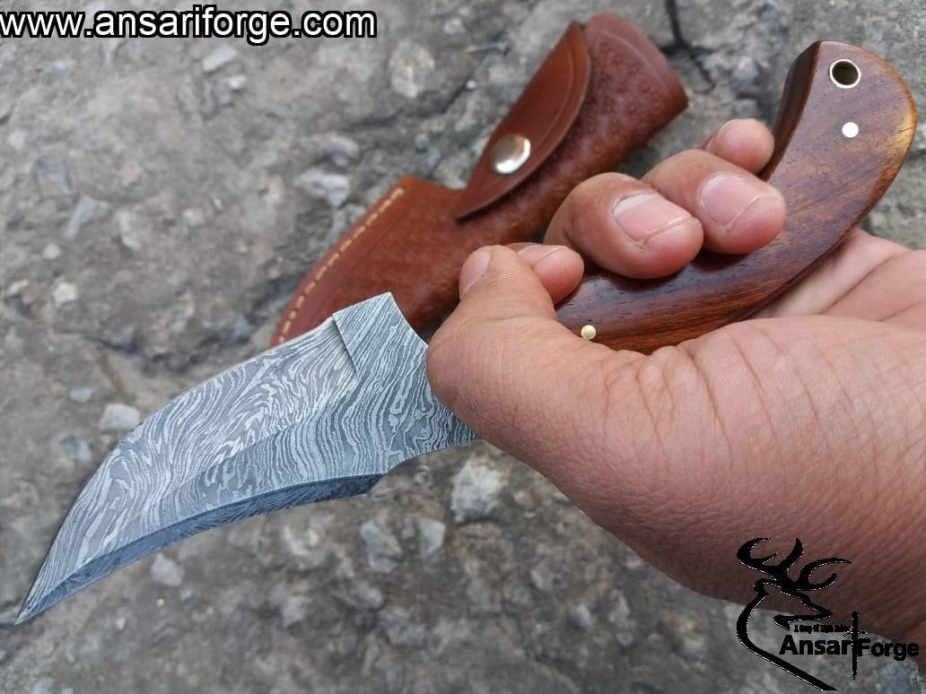 Damascus Hunting Skinning Knife ready for your next hunting adventure.
