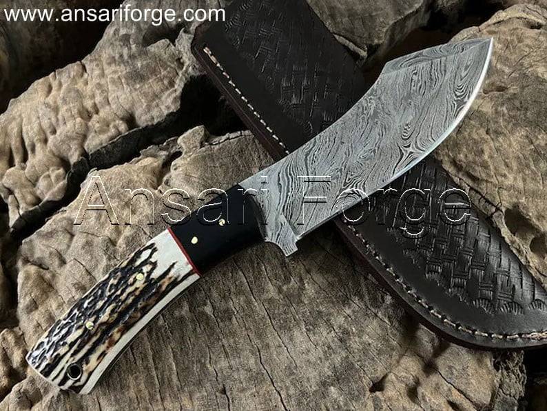 Damascus Knife with Stag Antler Handle - Exquisite blade with 512-layer twist pattern, comfortable handle, and leather sheath.
