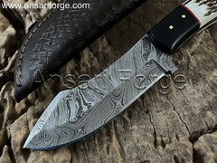 Damascus Steel Blade - Intricate 512-layer twist pattern on the Damascus steel blade.