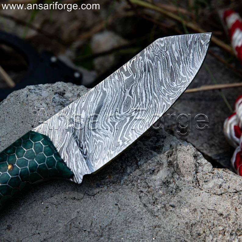 Best Damascus Skinning Knife - Hand-forged Damascus steel blade with fire pattern, honeycomb handle, and cowhide leather sheath.