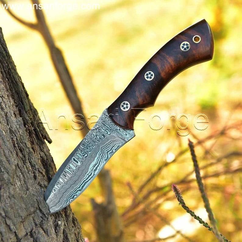 Handmade hunting knife with Damascus steel blade & cowhide leather sheath