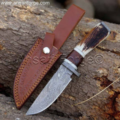 10" Fixed Blade Damascus Steel Hunting Knife With Walnut Wood & Stag Horn Handle.