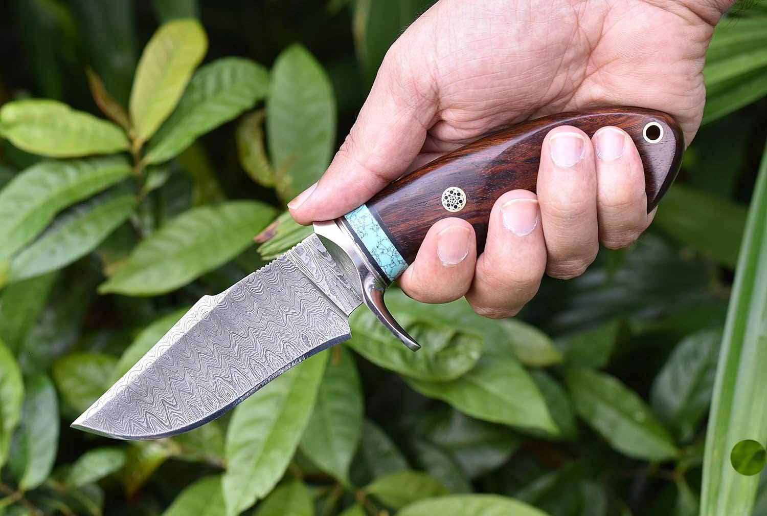 Damascus knife for deer hunting 10 inch fix blade knives walnut handle , leather sheath