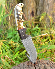 Gift idea for hunters: Damascus skinning knife with leather sheath.