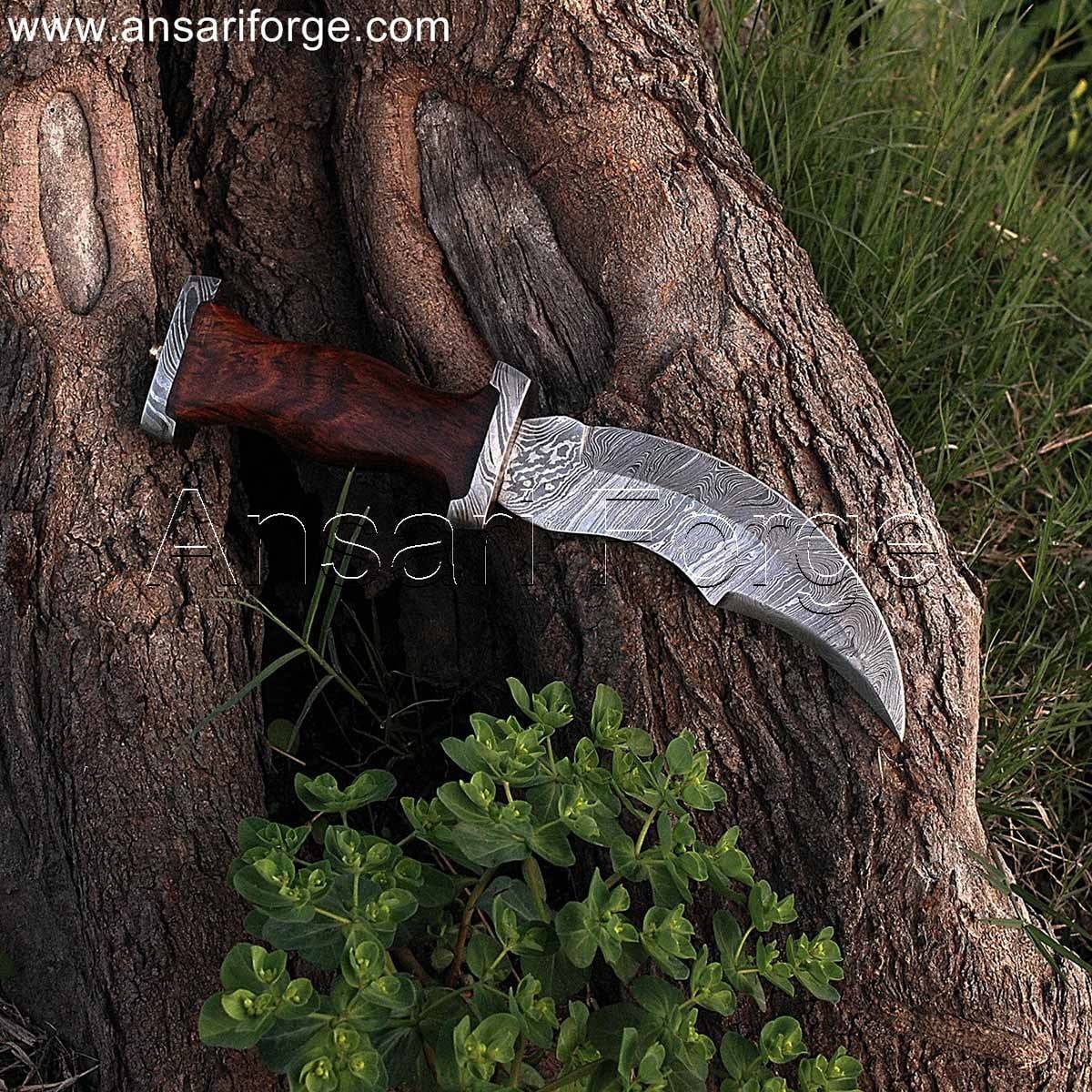 Pirate dagger with Damascus steel blade, walnut wood handle, and leather sheath