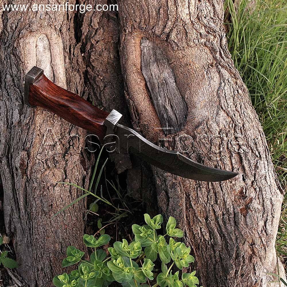 Pirate dagger with Damascus steel blade, walnut wood handle