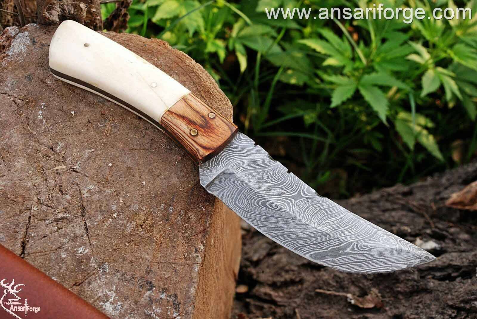 Damascus steel hunting knife with leather sheath