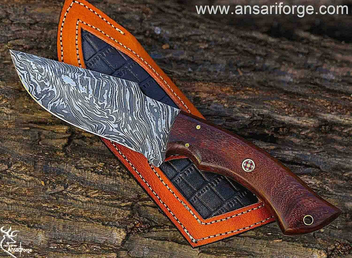 Damascus steel hunting knife