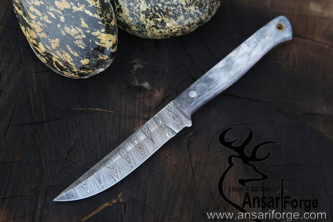 Beautiful Damascus steel handmade full tang Hunting knife Skinner