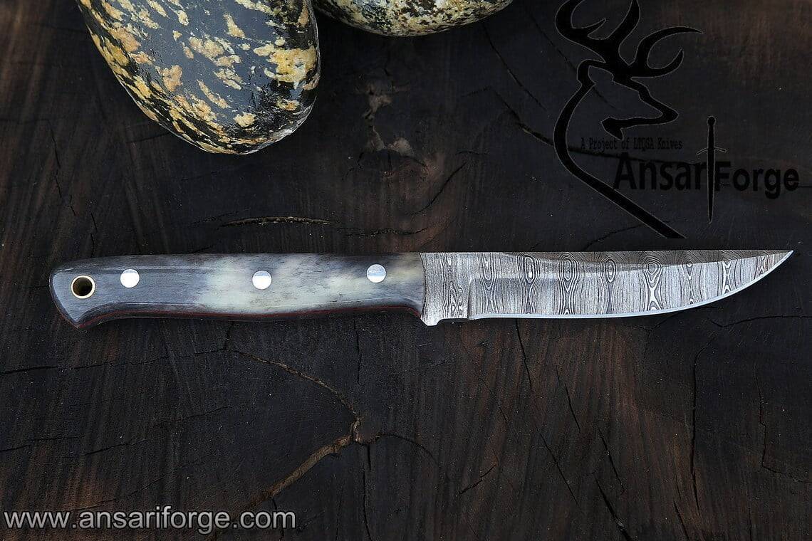 Beautiful Damascus steel handmade full tang Hunting knife Skinner