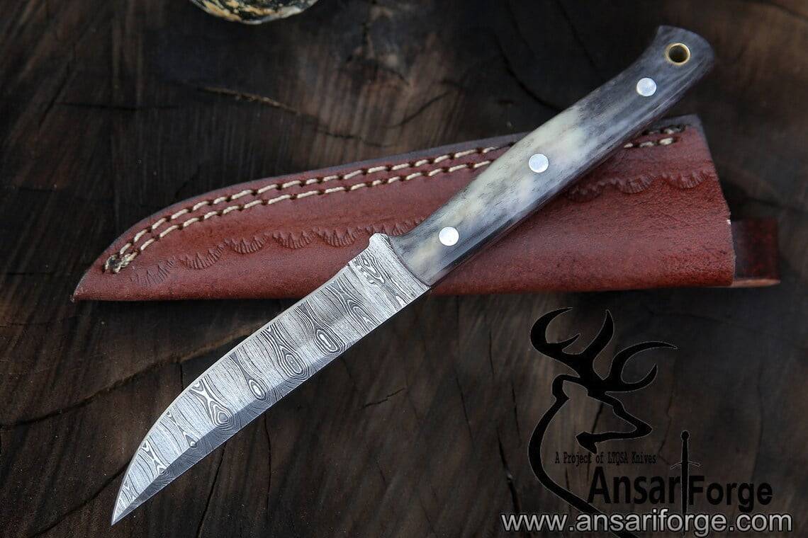 Beautiful Damascus steel handmade full tang Hunting knife Skinner