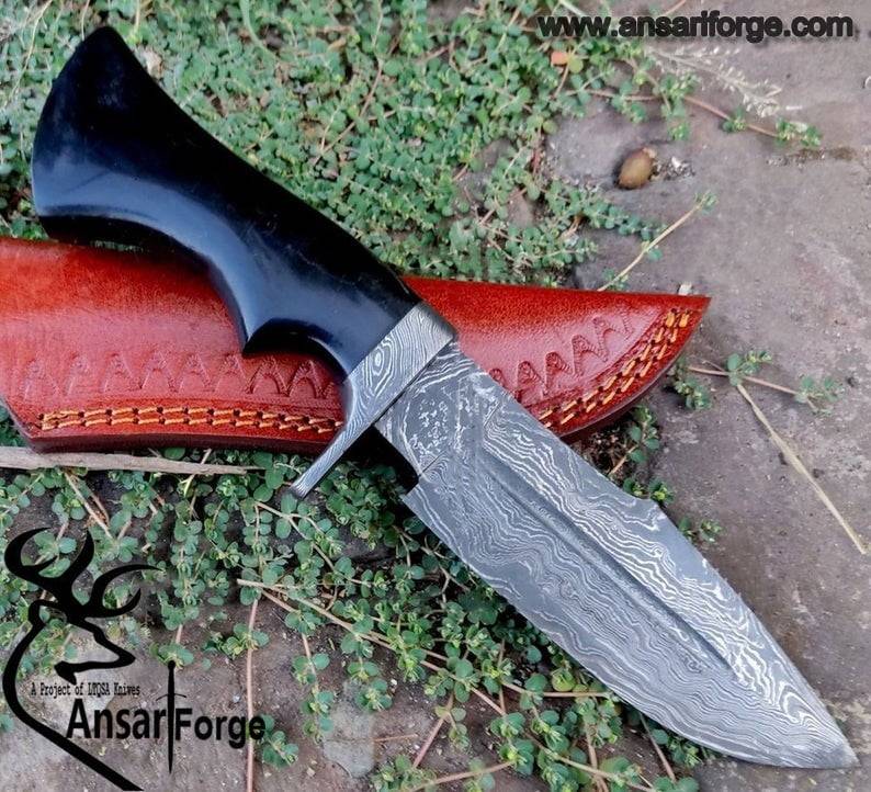 Damascus steel handmade hunting knife skinner