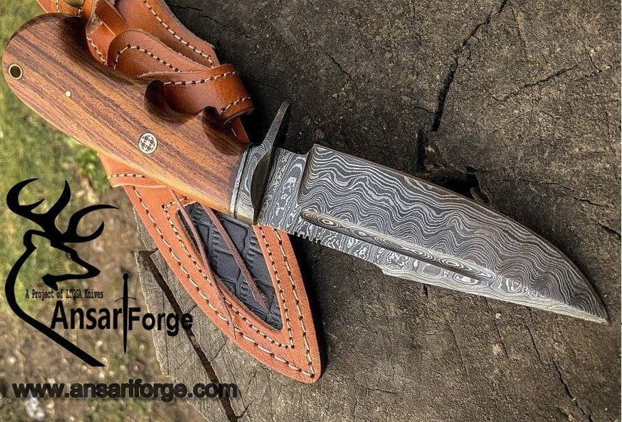 Damascus steel handmade hunting knife