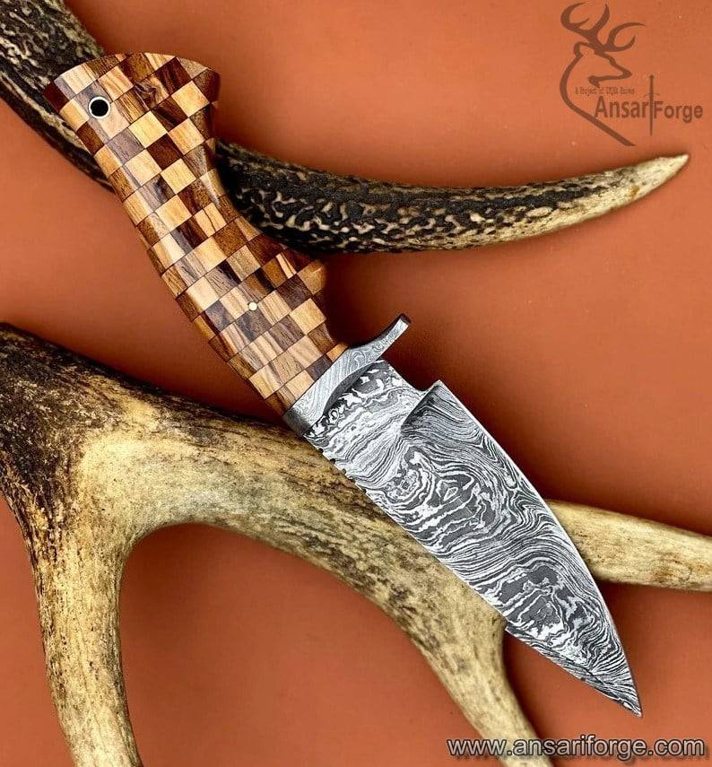 Fixed blade Damascus hunting knife with sheath
