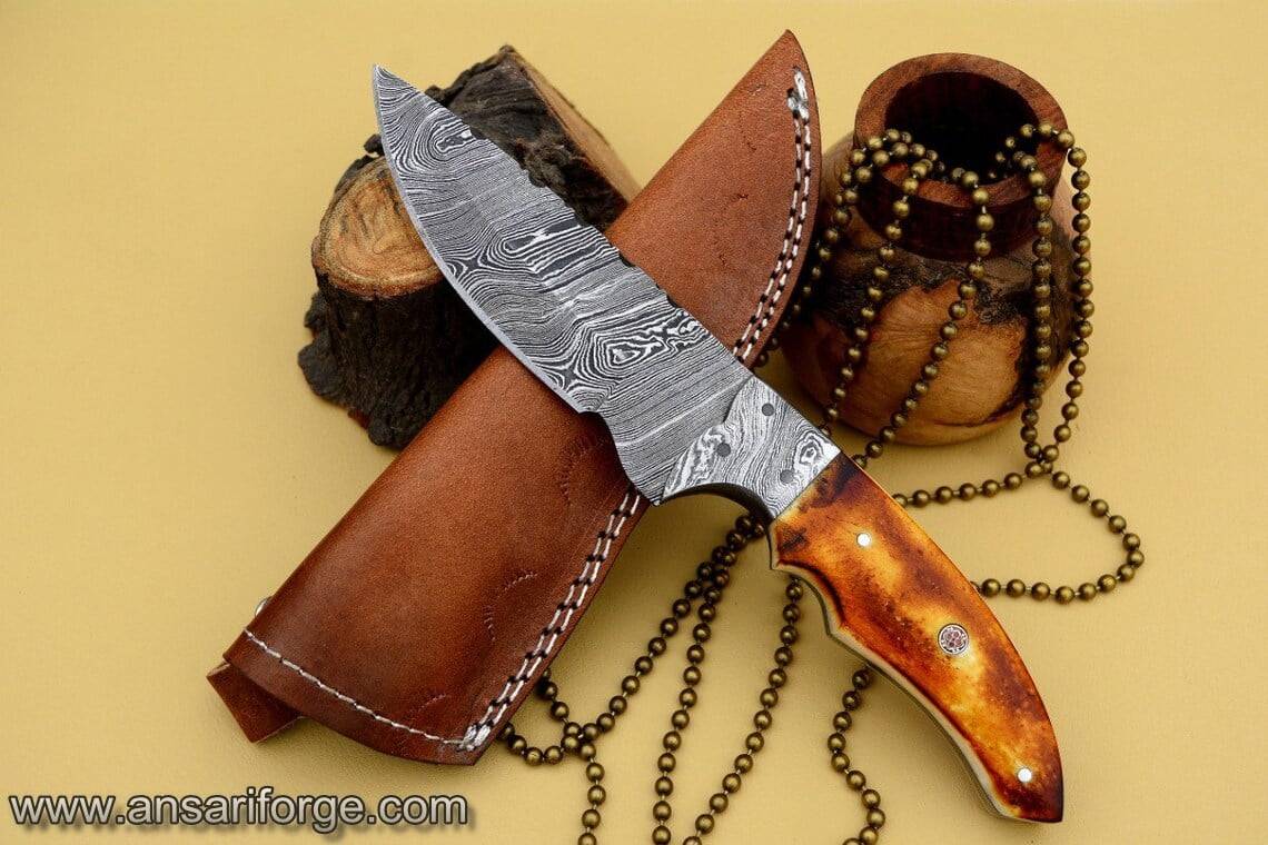Damascus steel handmade Hunting knife /skinner knife