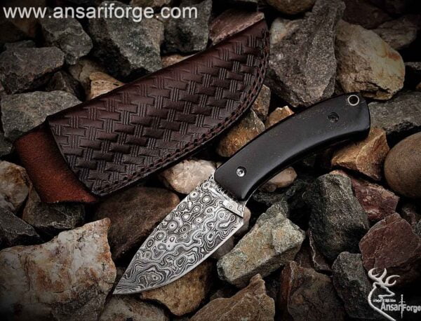 Custom Handmade Damascus Steel Hunting Knife / Skinner