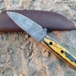 Best knife Damascus hunting skinning knife with leather sheath Best Fixed Blade Buck knives for men .