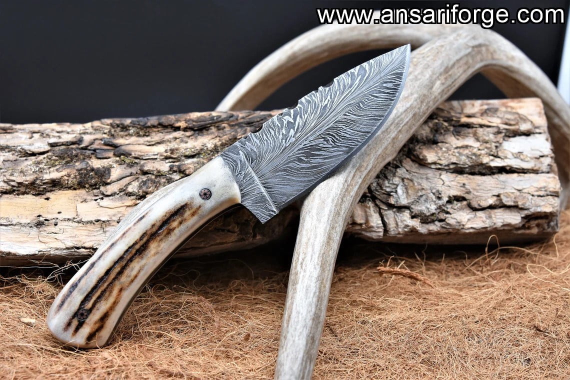 Feather Damascus Hunting Knife Stag Horn Handle with Sheath